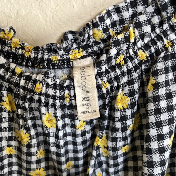 ✨Trendy sunflower romper✨ - Picture 2 of 3